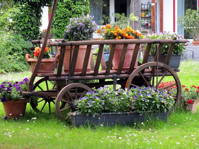 gorilla garden dump cart